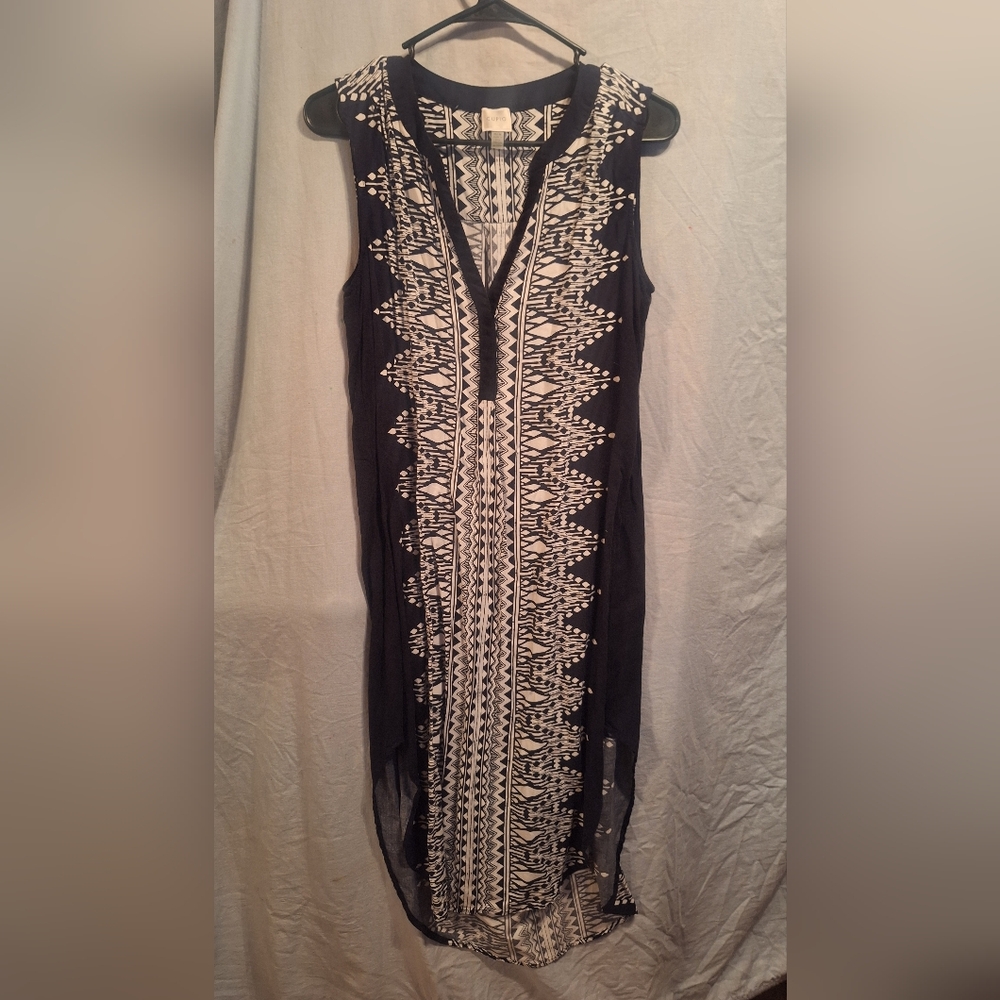 Black and White Sleeveless Maxi Dress